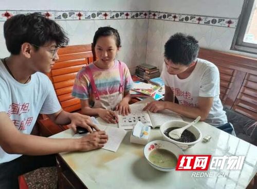 愛心學子伴鄉(xiāng)行 以愛之名傳遞溫暖的美術輔導服務